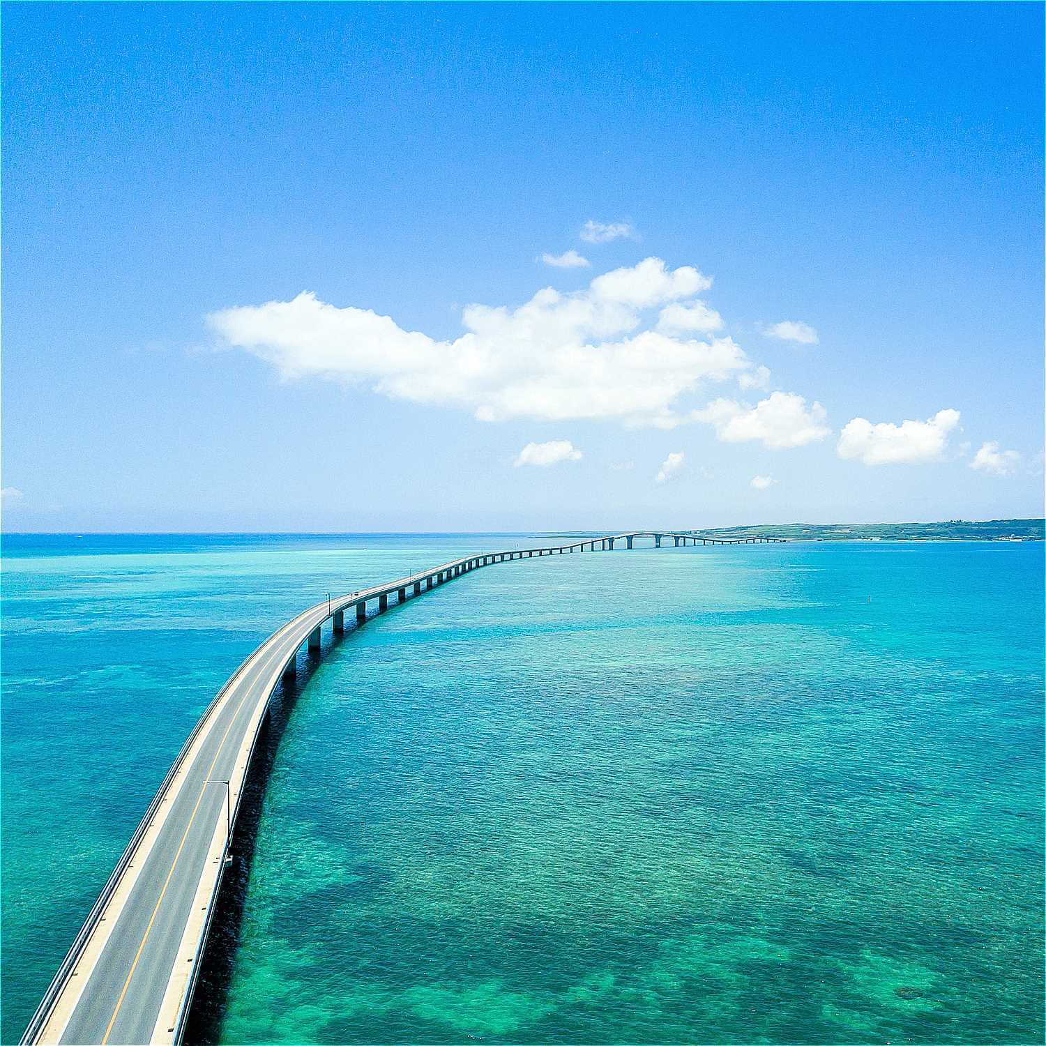 The 3,540m long Irabu Ohashi Bridge connects Okinawa's Miyako Island and Irabu Island = AdobeStock