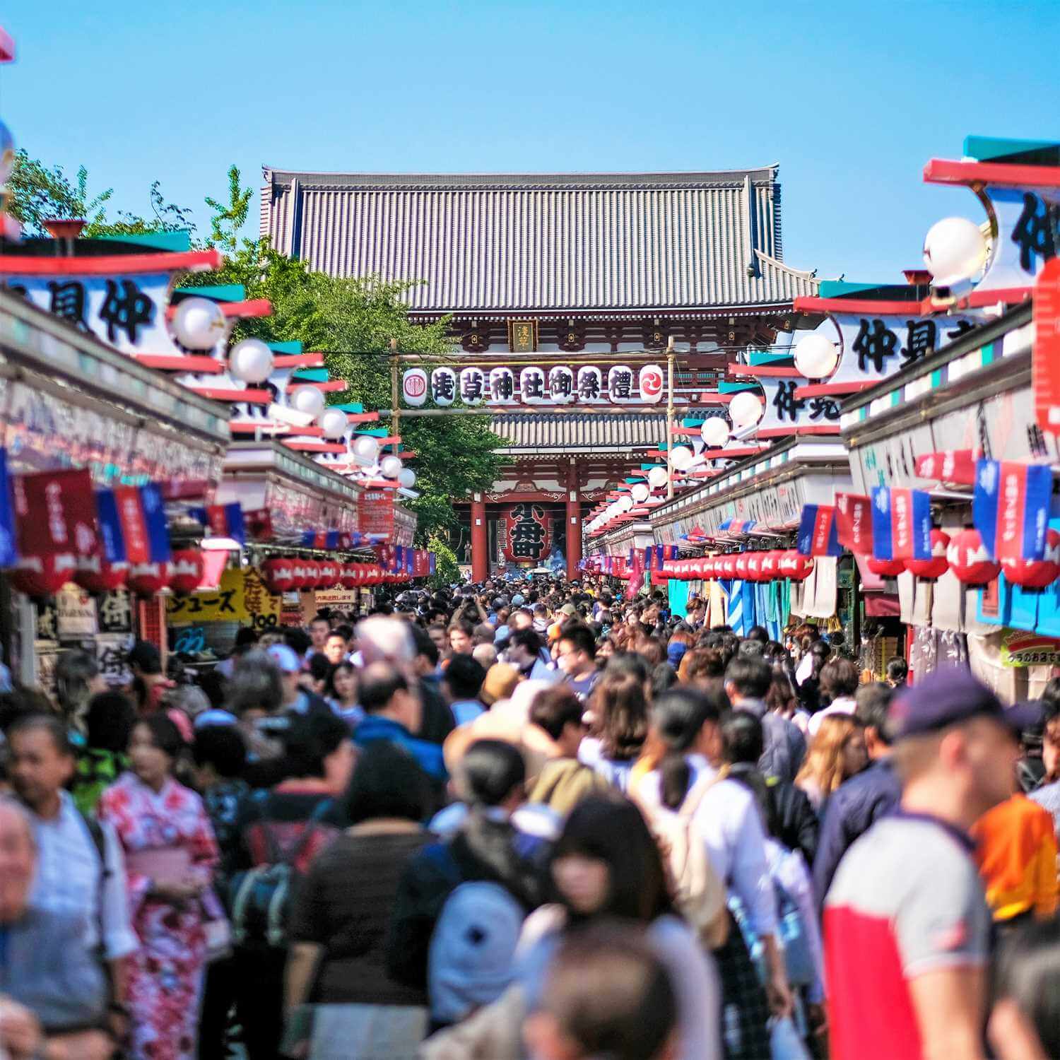 Sensoji Temple in Asakusa, Tokyo = Shutterstock 3