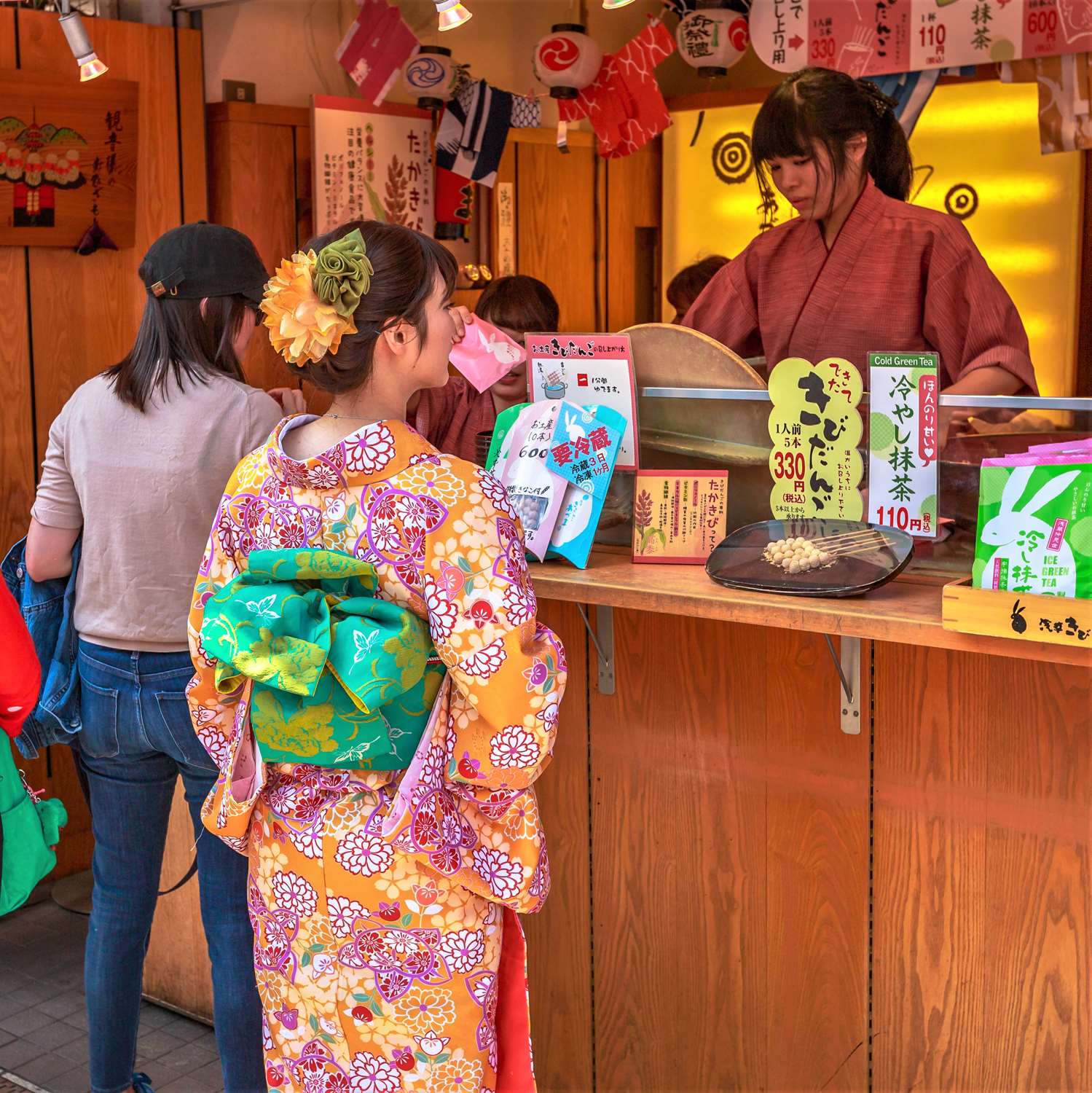 Sensoji Temple in Asakusa, Tokyo = Shutterstock 4