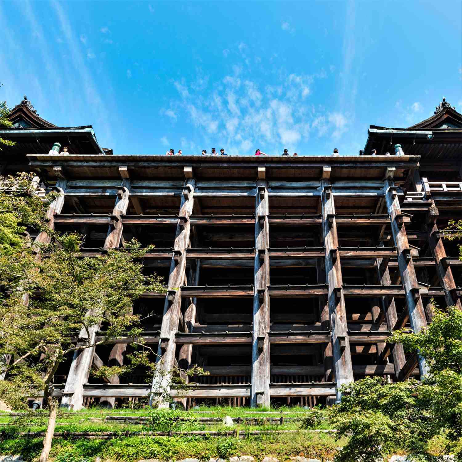 Kiyomizudera Temple in Kyoto = Shutterstock 2