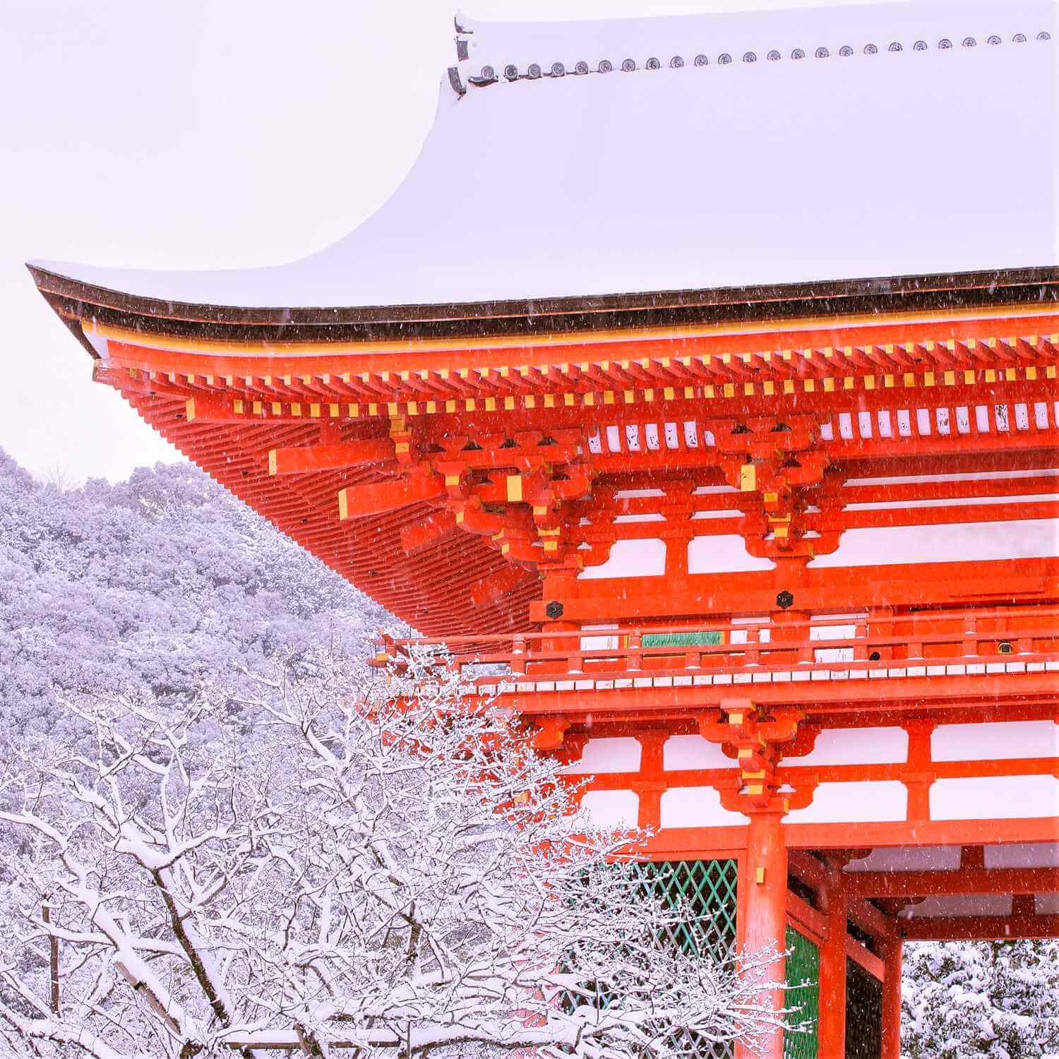 Kiyomizudera Temple in Kyoto = Shutterstock 6