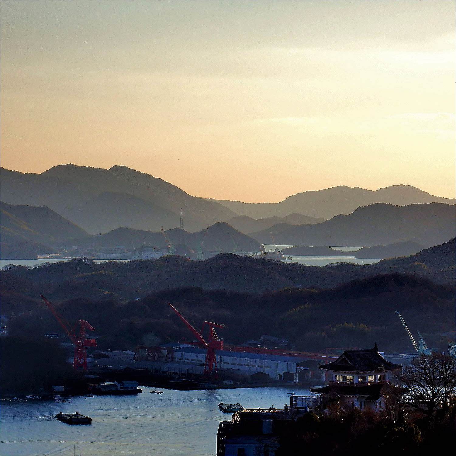 Small islands of Seto inland sea, Shikoku = Shutterstock