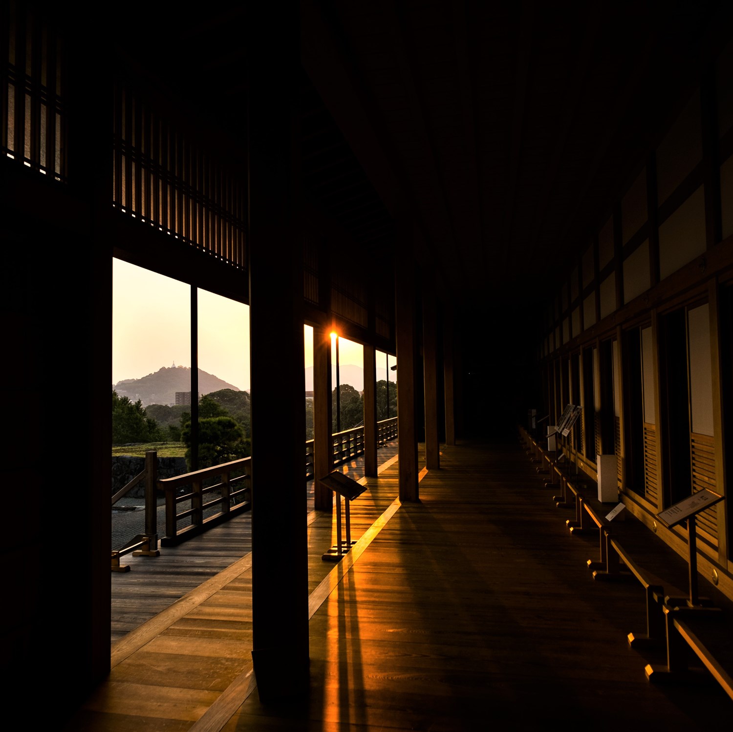 Kumamoto Castle in Kyushu, Japan = Shutterstock 9