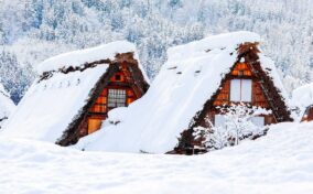 Shirakawago in winter = Shutterstock 1