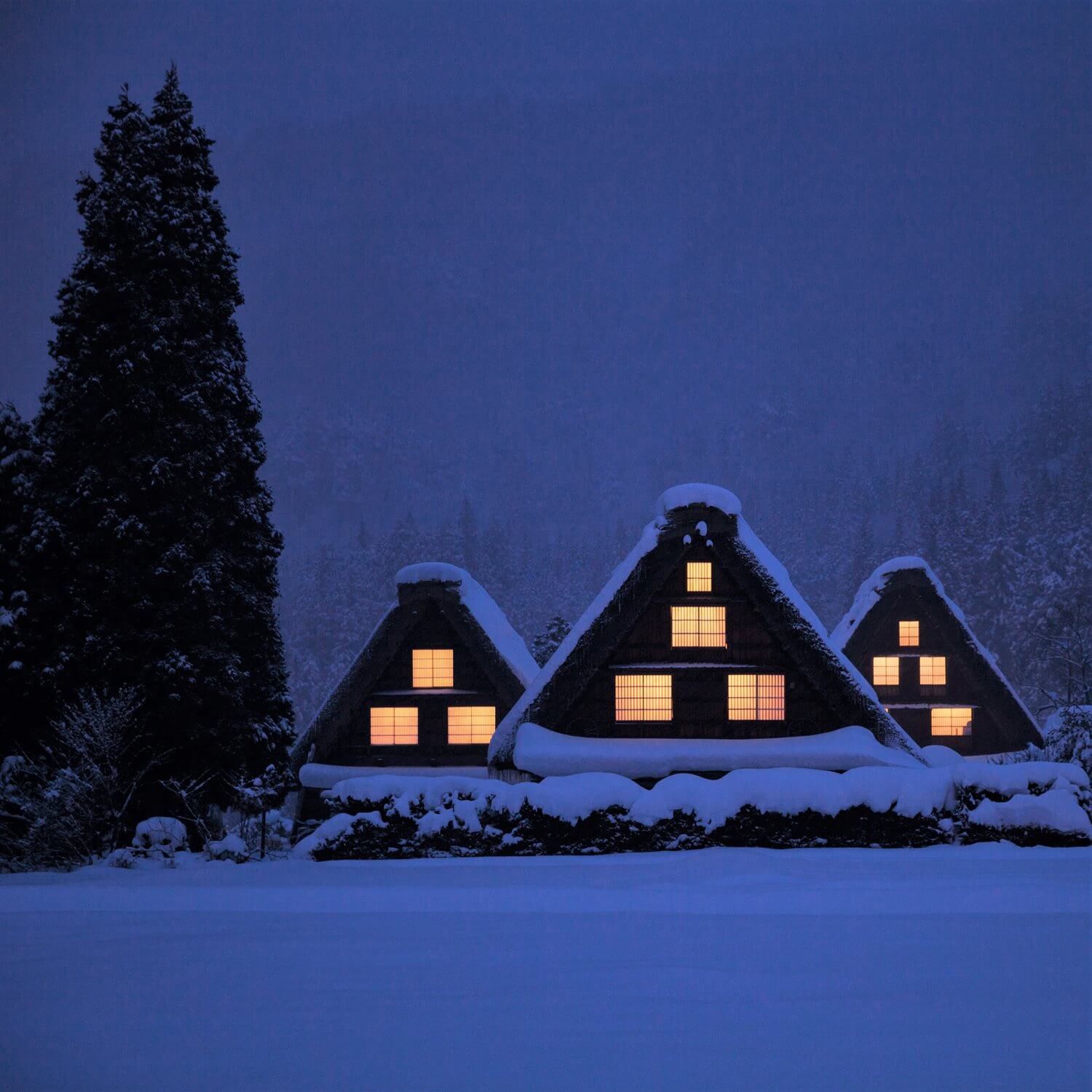 Shirakawago Villadge in winter, Gifu Prefecture = AdobeStock 10
