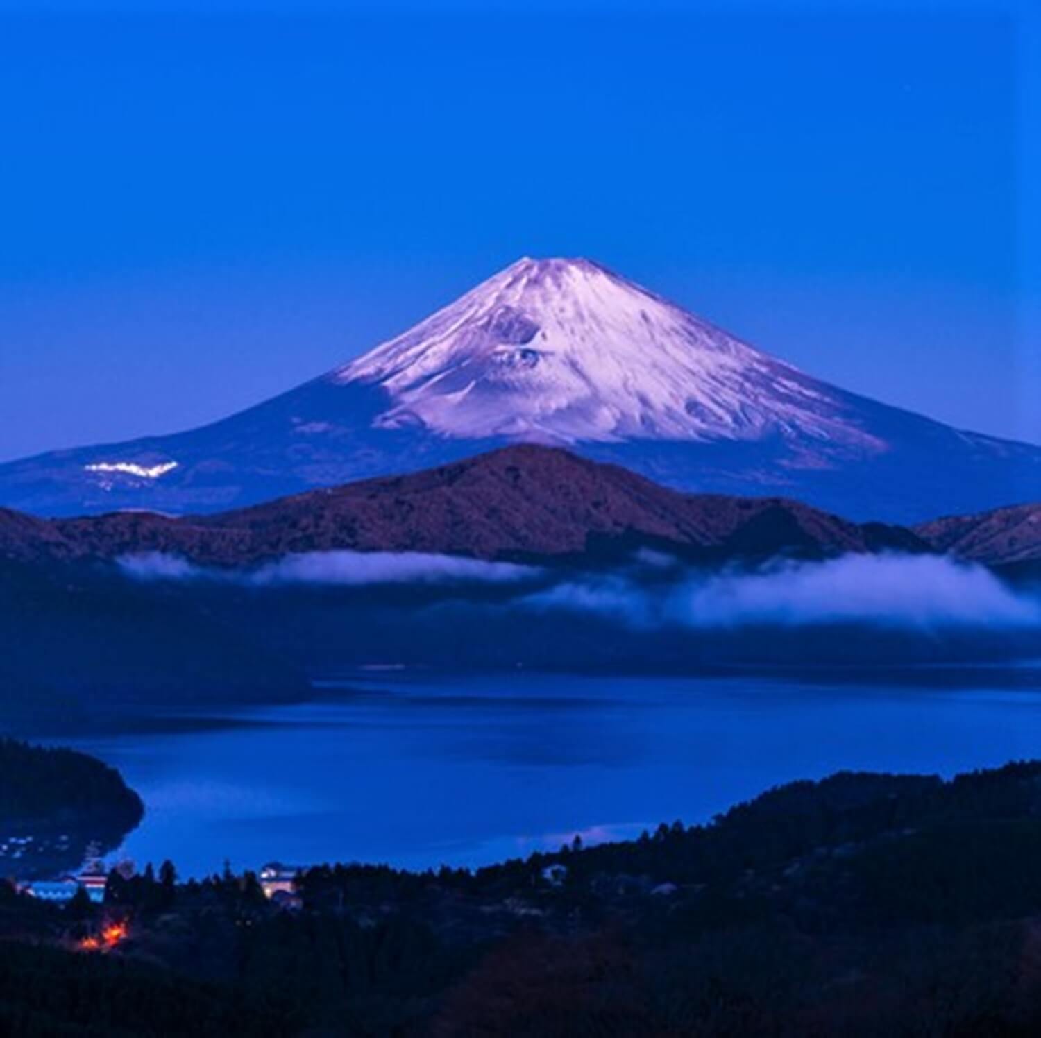 Hakone, Kanagawa Prefecture, famous for its scenic hot springs = Pixta 11