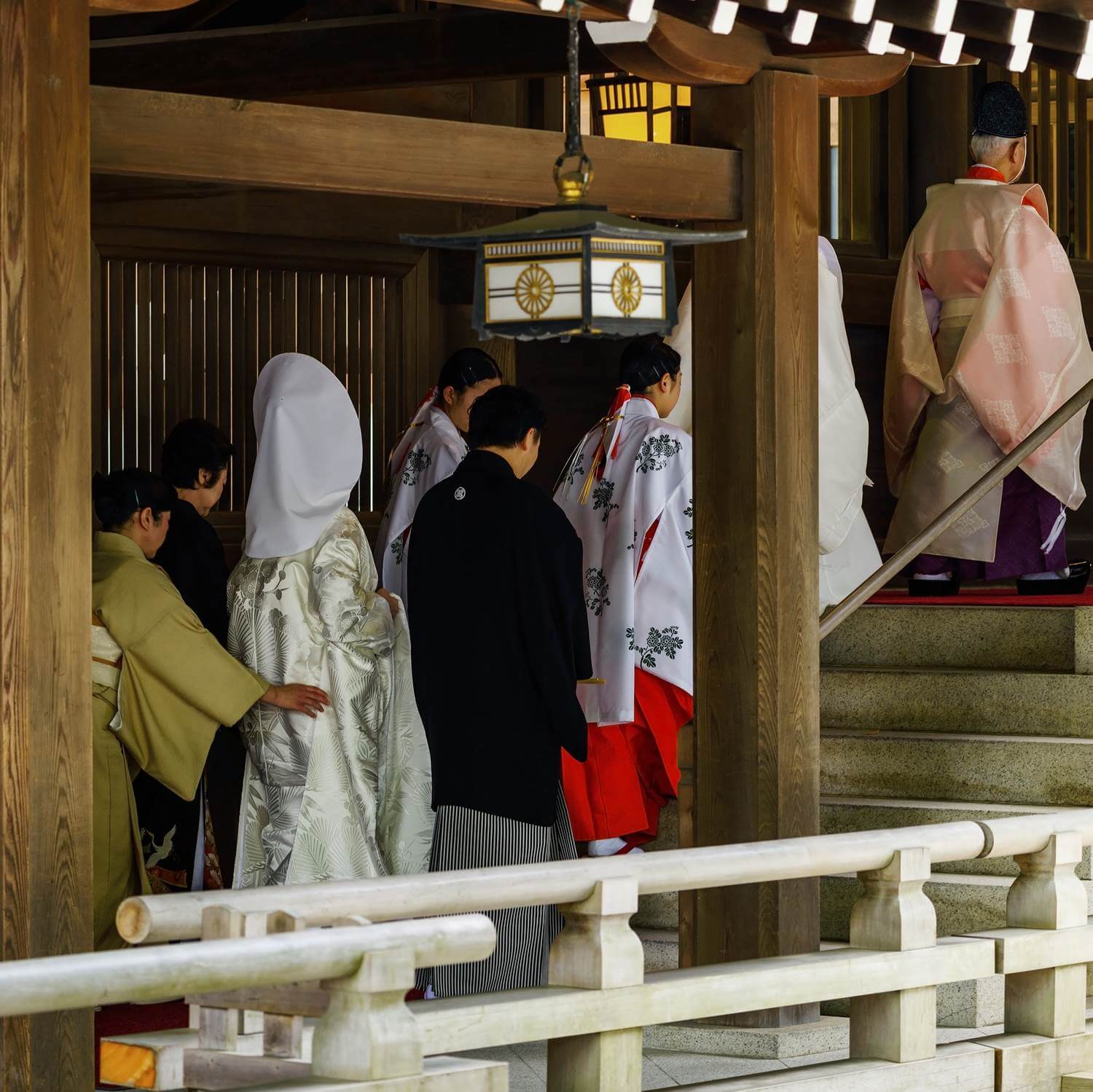 Celebration of a typical Shinto wedding at Meiji Jingu Shrine in Tokyo = Shutterstock