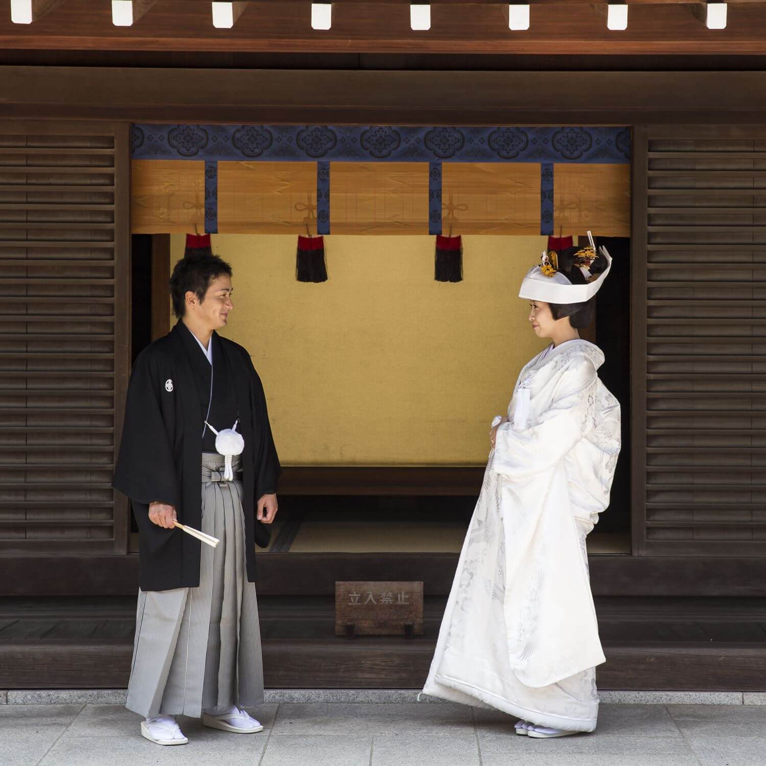 Celebration of a typical wedding ceremony in Meiji Jingu Shrine, Tokyo = Shutterstock