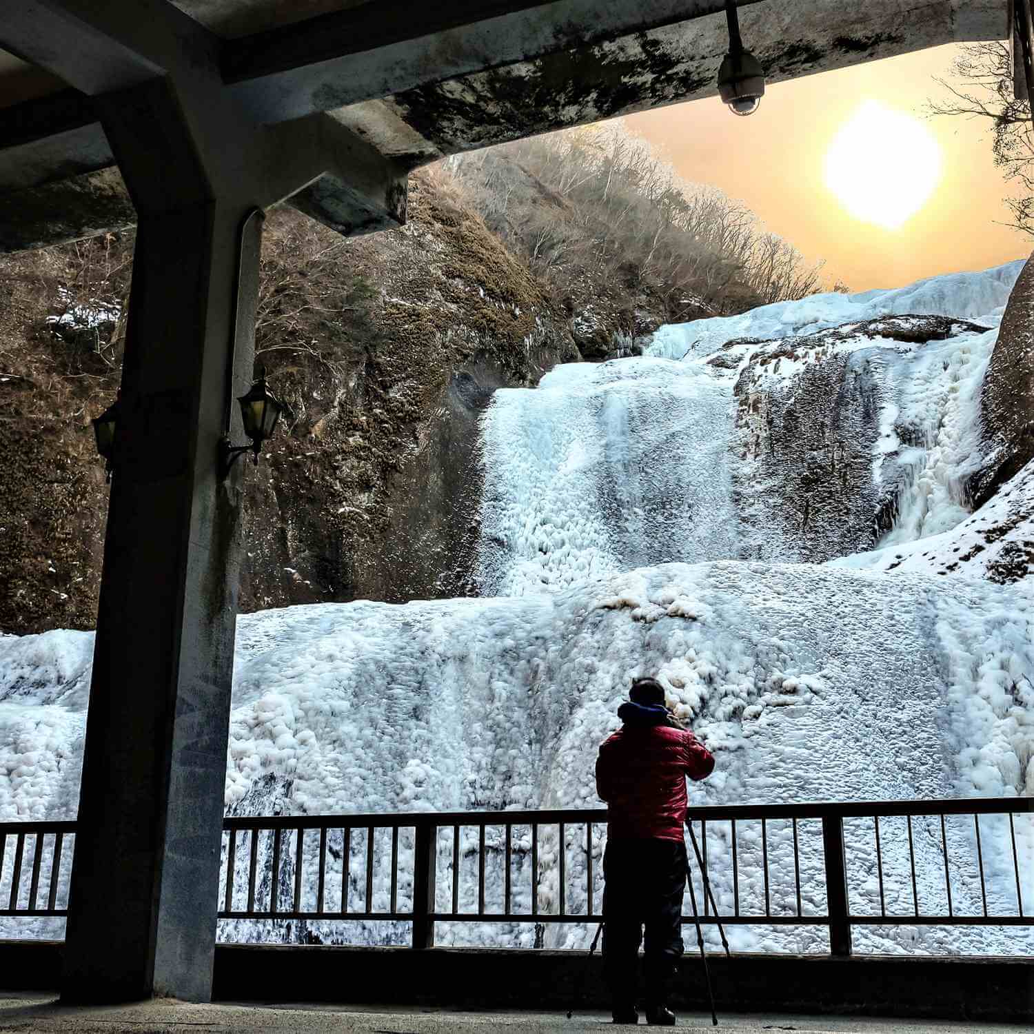 Fukunoda-no-Taki (Fukuda Waterfall ) frozen in winter = AdobeStock 10