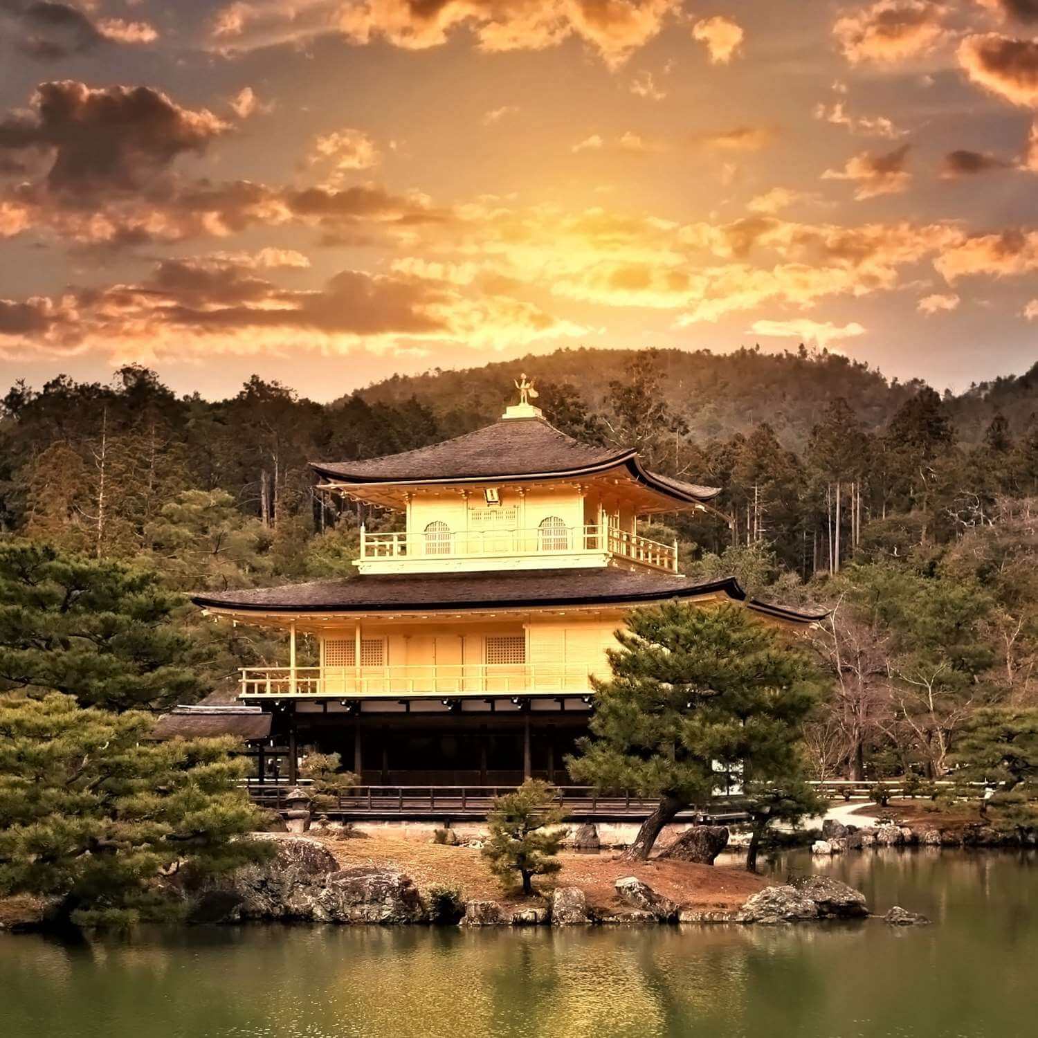 Kinkakuji Temple in Kyoto, Japan = Shutterstock 8