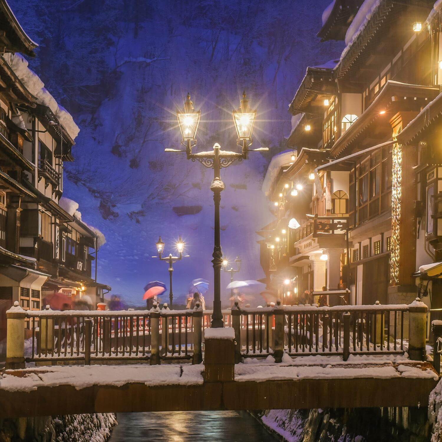 Ginzan Onsen, a retro hot spring town with a beautiful snow scene, Yamagata = Shutterstock 12