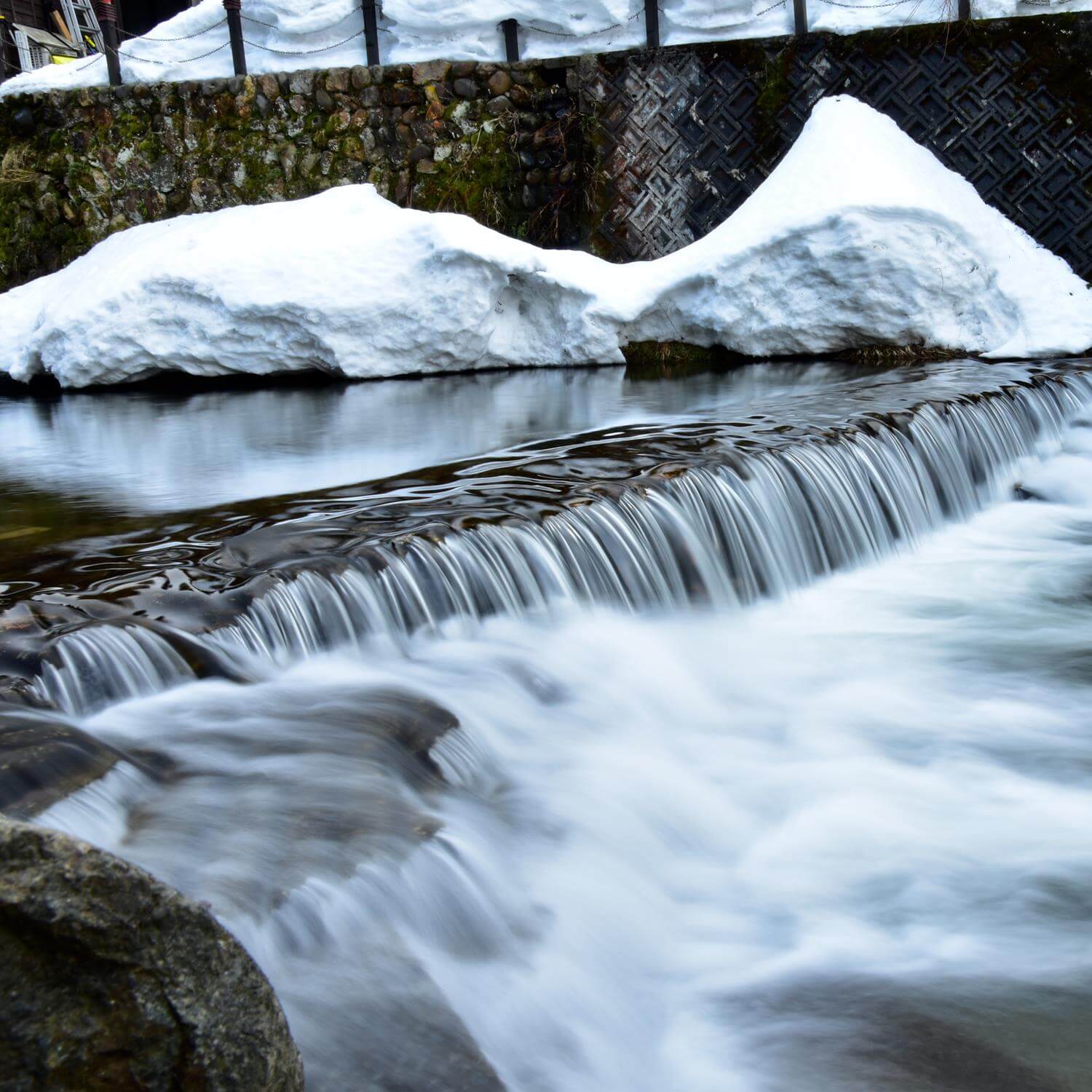 Ginzan Onsen, a retro hot spring town with a beautiful snow scene, Yamagata = Shutterstock 13