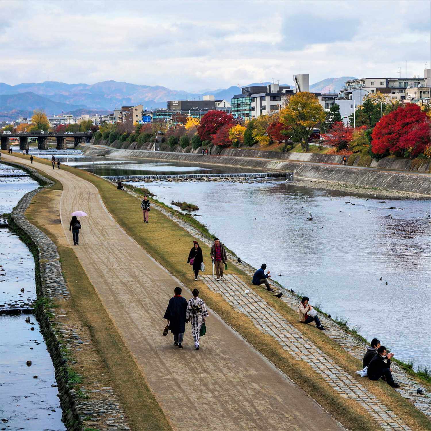 Kamogawa River in Kyoto = Shutterstock 4