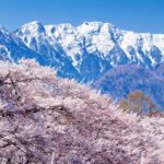 Kai-Komagatake, which straddles Nagano and Gifu prefectures = Shutterstock