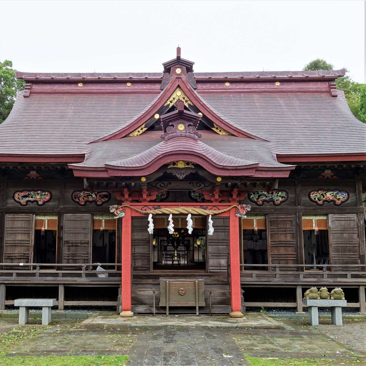 "Kamiiso no Torii Gate" at Oarai-Isosaki Jinja Shrine, Ibaraki Prefecture = Shutterstock 2