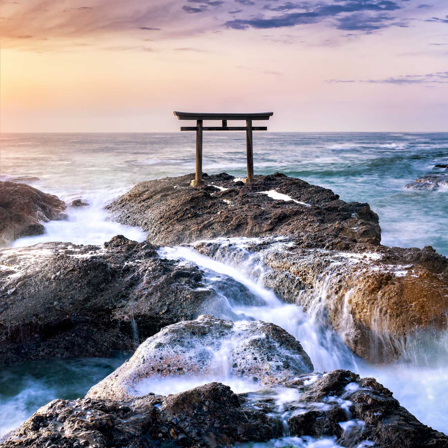 "Kamiiso no Torii Gate" at Oarai-Isosaki Jinja Shrine, Ibaraki Prefecture = Shutterstock 5