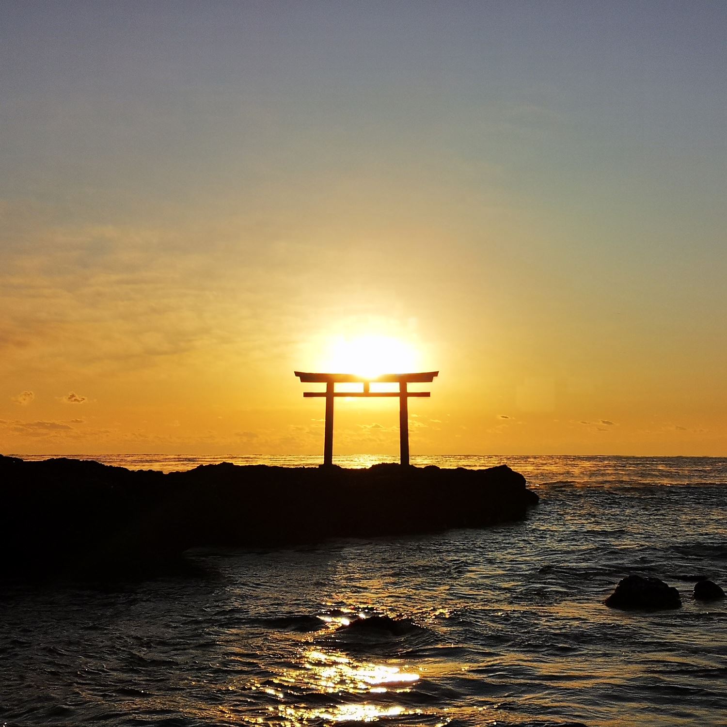 "Kamiiso no Torii Gate" at Oarai-Isosaki Jinja Shrine, Ibaraki Prefecture = Shutterstock 7