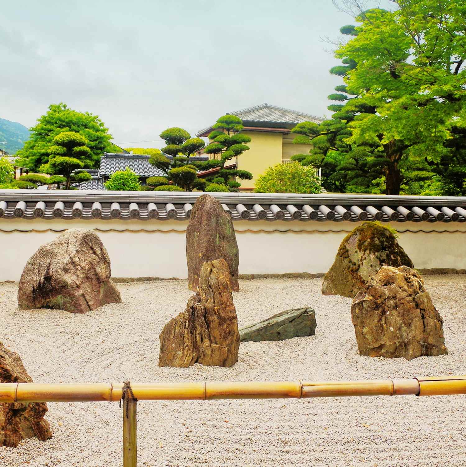 Komyozen-ji Temple in Fukuoka Prefecture = Shutterstock 4