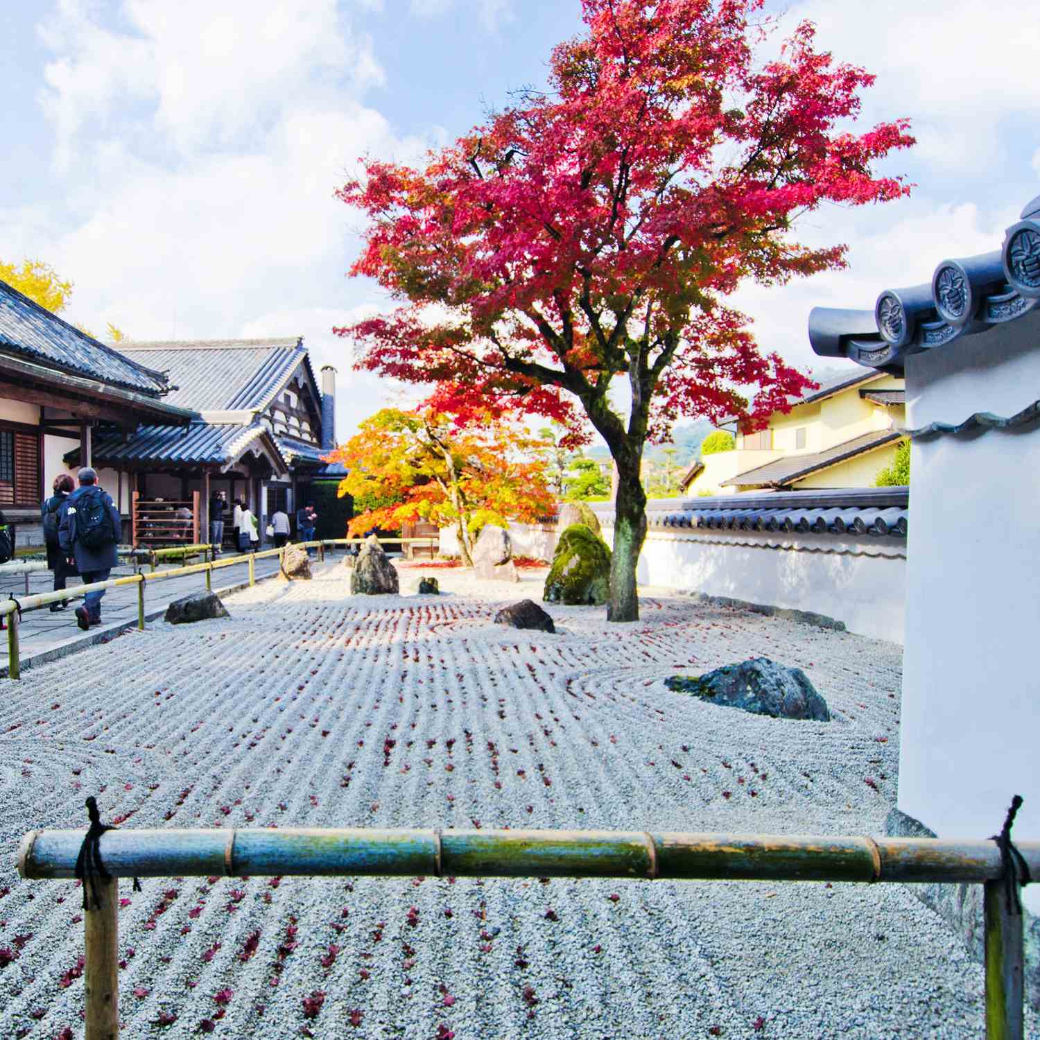 Komyozen-ji Temple in Fukuoka Prefecture = Shutterstock 6