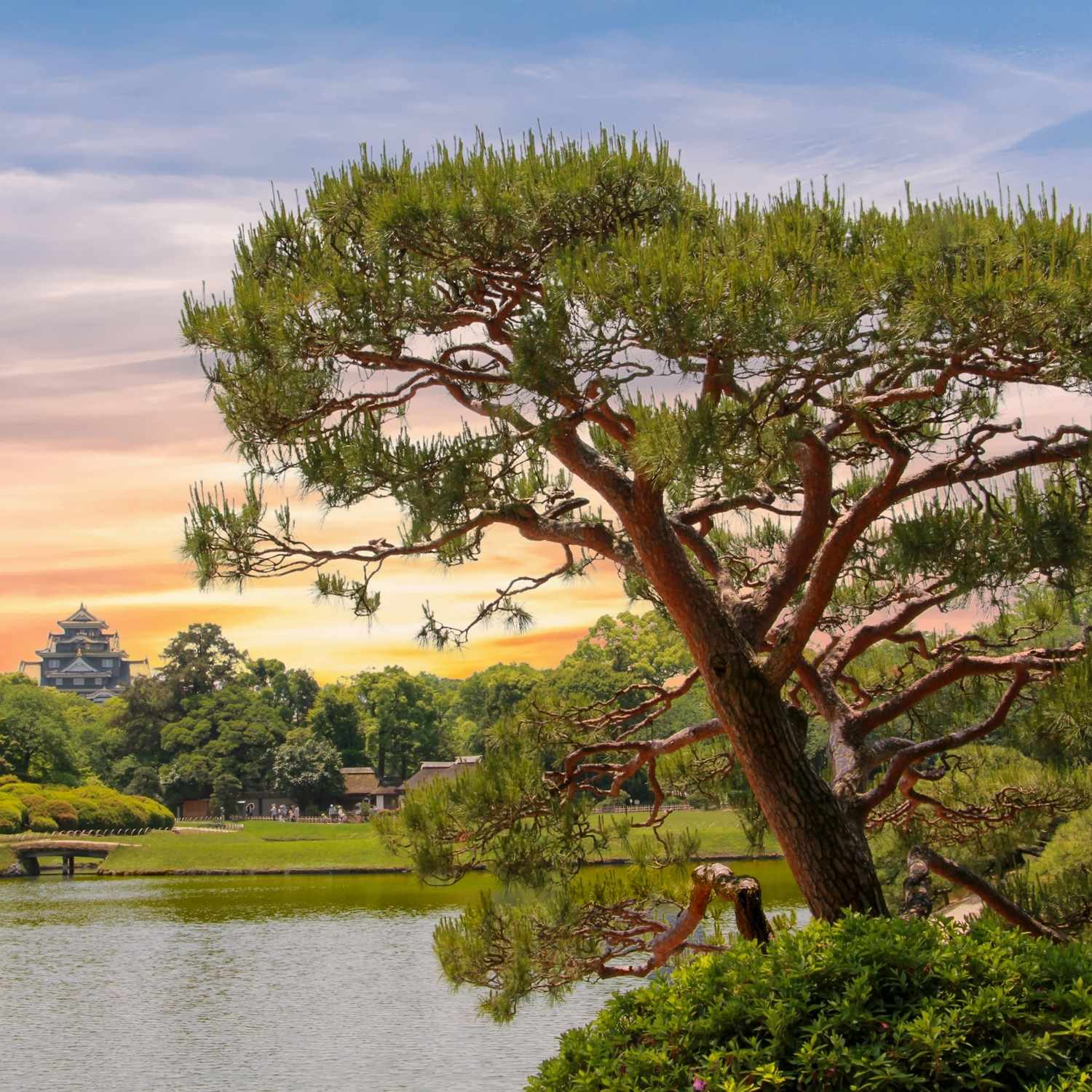 Korakuen Garden in Okayama City, Okayama Prefecture = Shutterstock 9