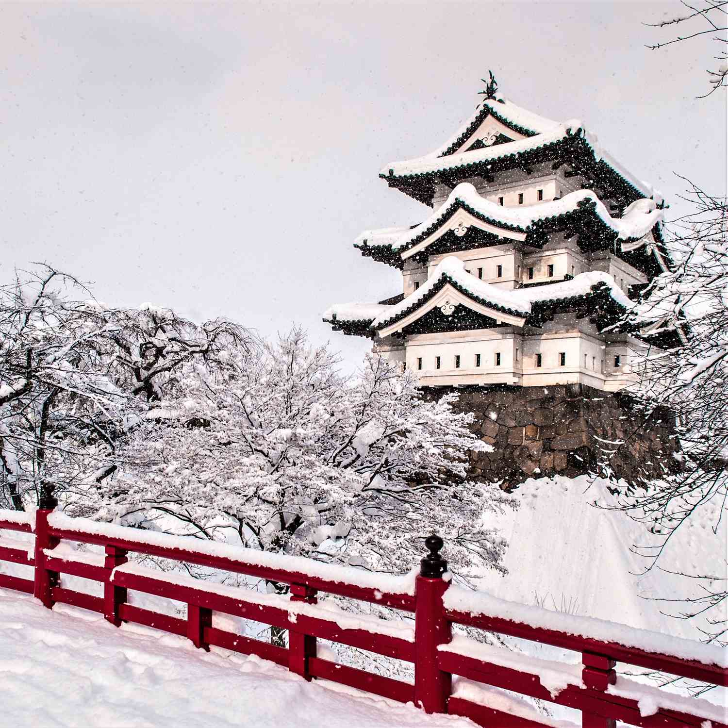 Hirosaki Castle in Aomori Prefecture = Shutterstock 9
