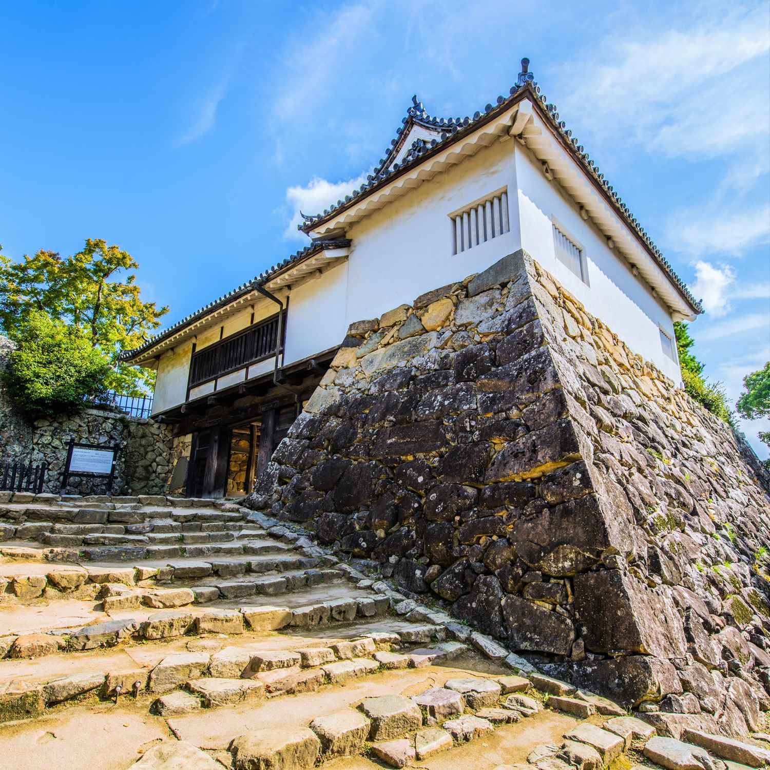 Hikone Castle in Shiga Prefecture = Shutterstock 5
