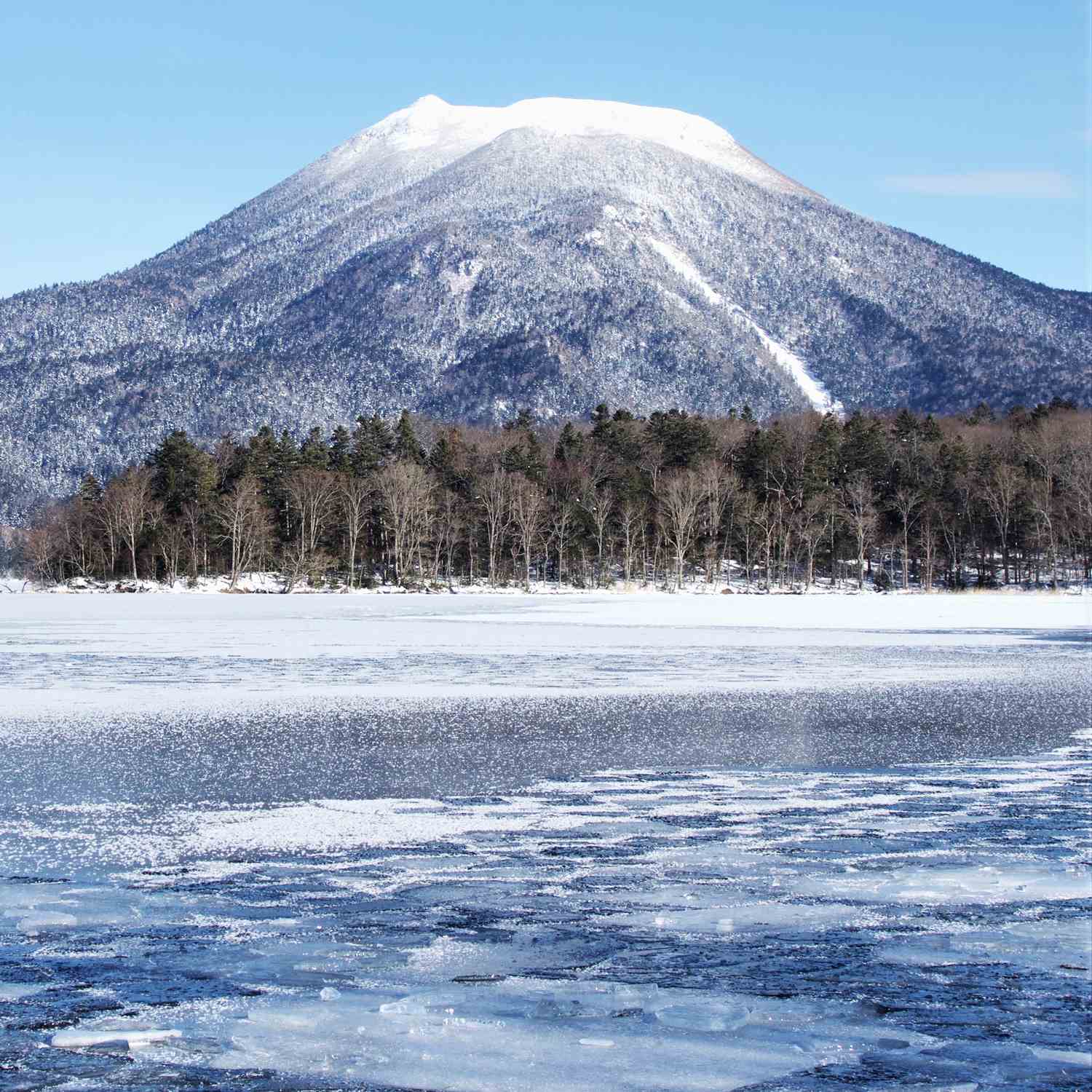 Lake Akan, Lake Mashu, Lake Kussharo in Hokkaido = Shutterstock 3