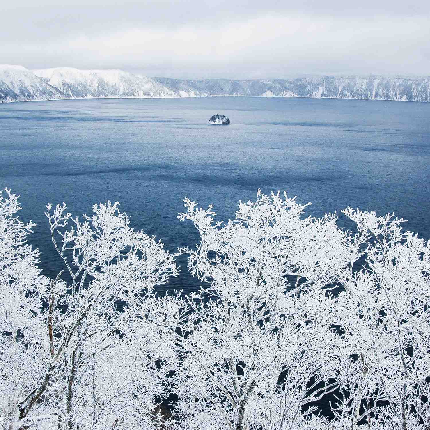 Lake Akan, Lake Mashu, Lake Kussharo in Hokkaido = Shutterstock 5
