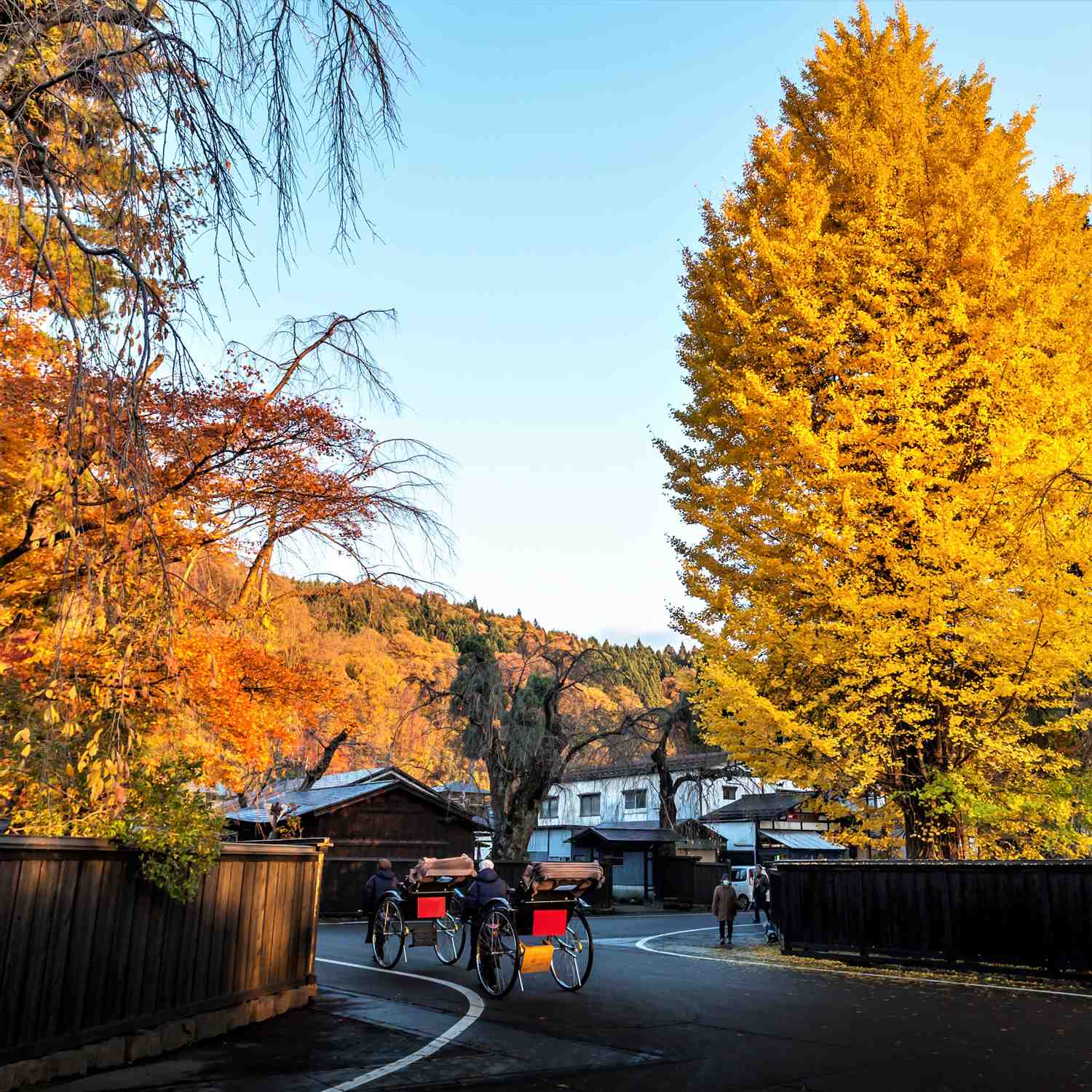 Kakunodate in autumn, Akita Pfrefecture = Shutterstock 9