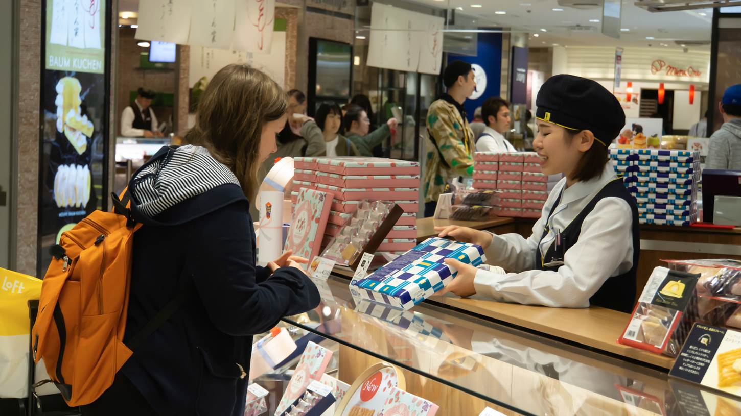  In Japanese department stores, the food corner is on the floor of the basement (which is called 