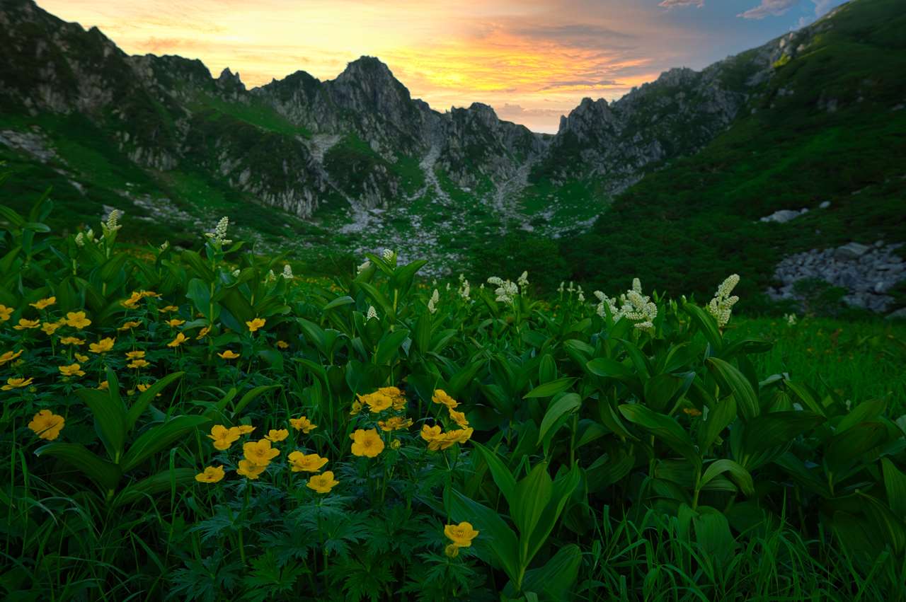 Early dusk in the mountains, Nagano, Japan=Shutterstock