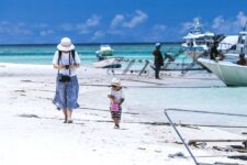 Sightseeing scenery that simply shows the weather and clothes in Okinawa in June1