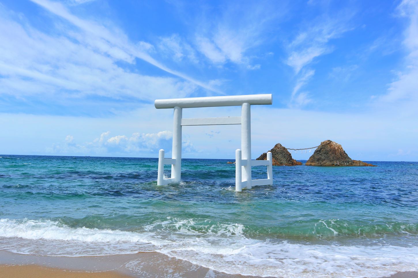 White torii gate on the beach in Itoshima, FukuokaPrefecture, Japan=Shutterstock
