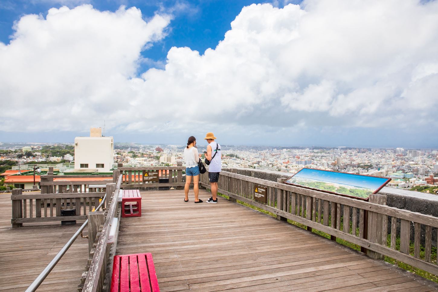 Sightseeing scenery that simply shows the weather and clothes in Okinawa in August4