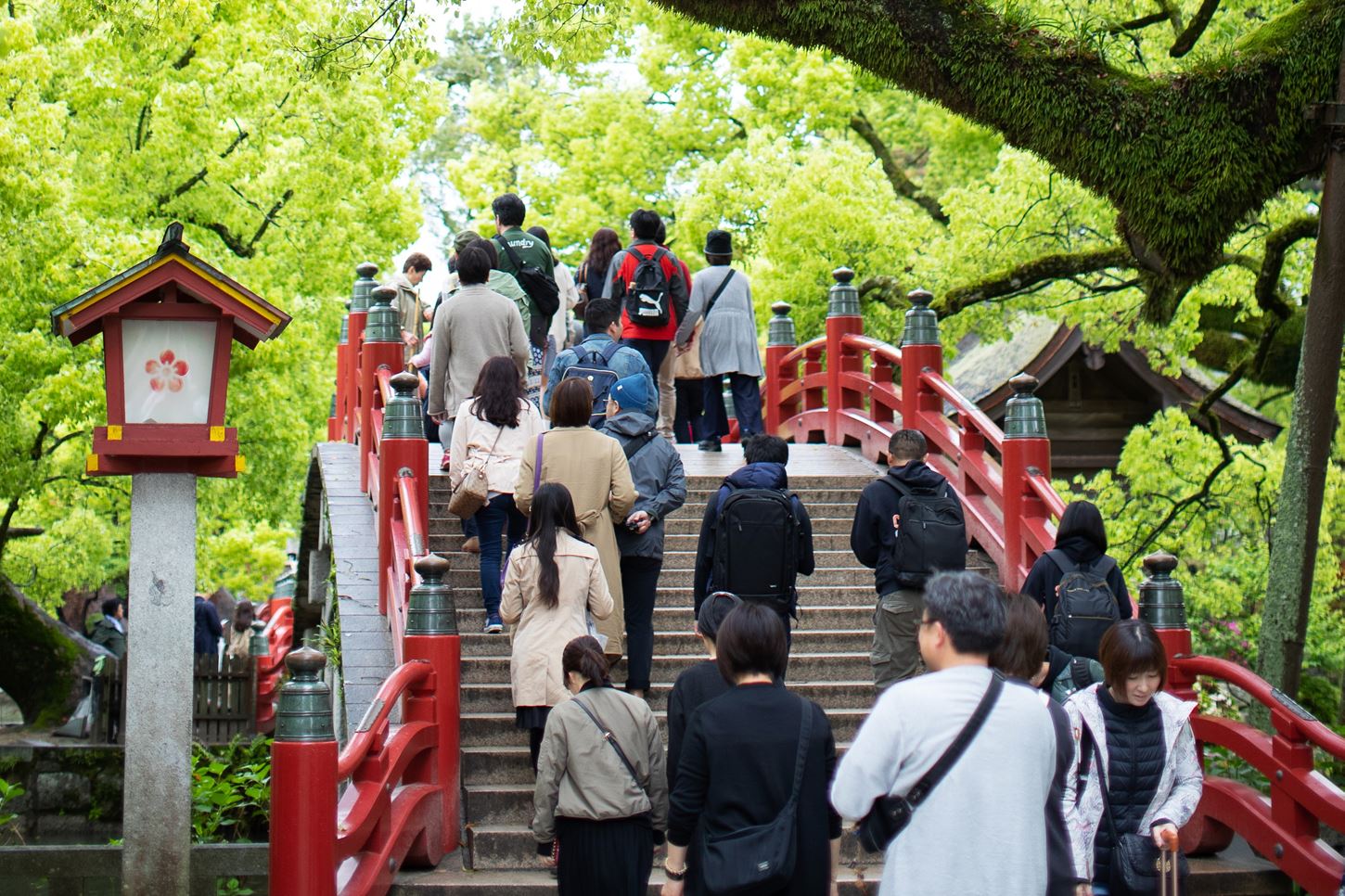 Sightseeing scenery that simply shows the weather and clothes in Fukuoka in April5