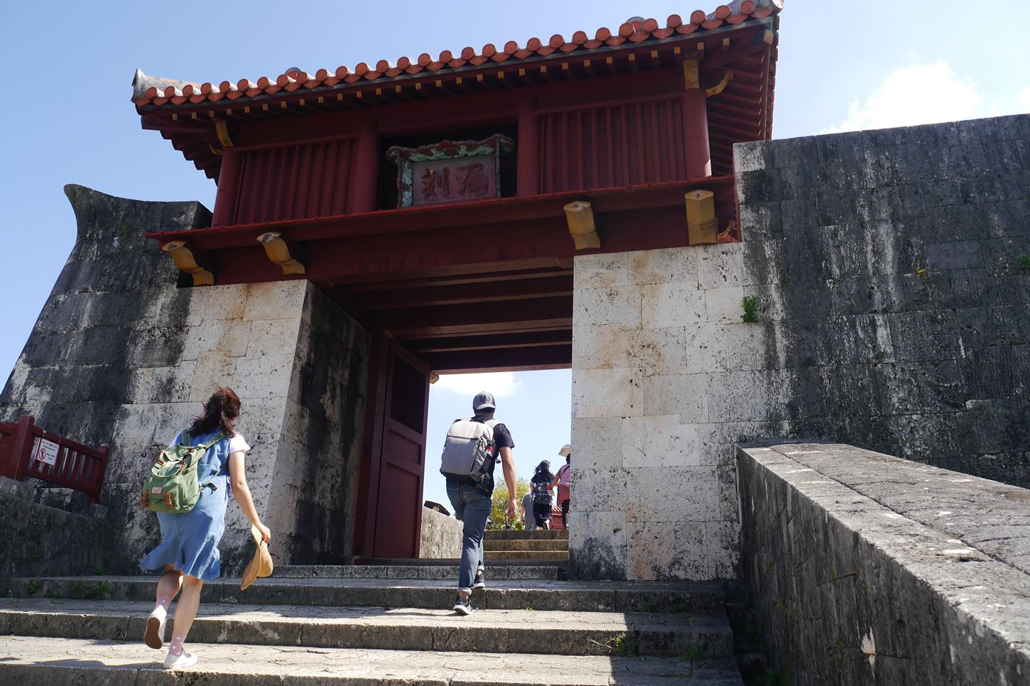Sightseeing scenery that simply shows the weather and clothes in Okinawa in November2