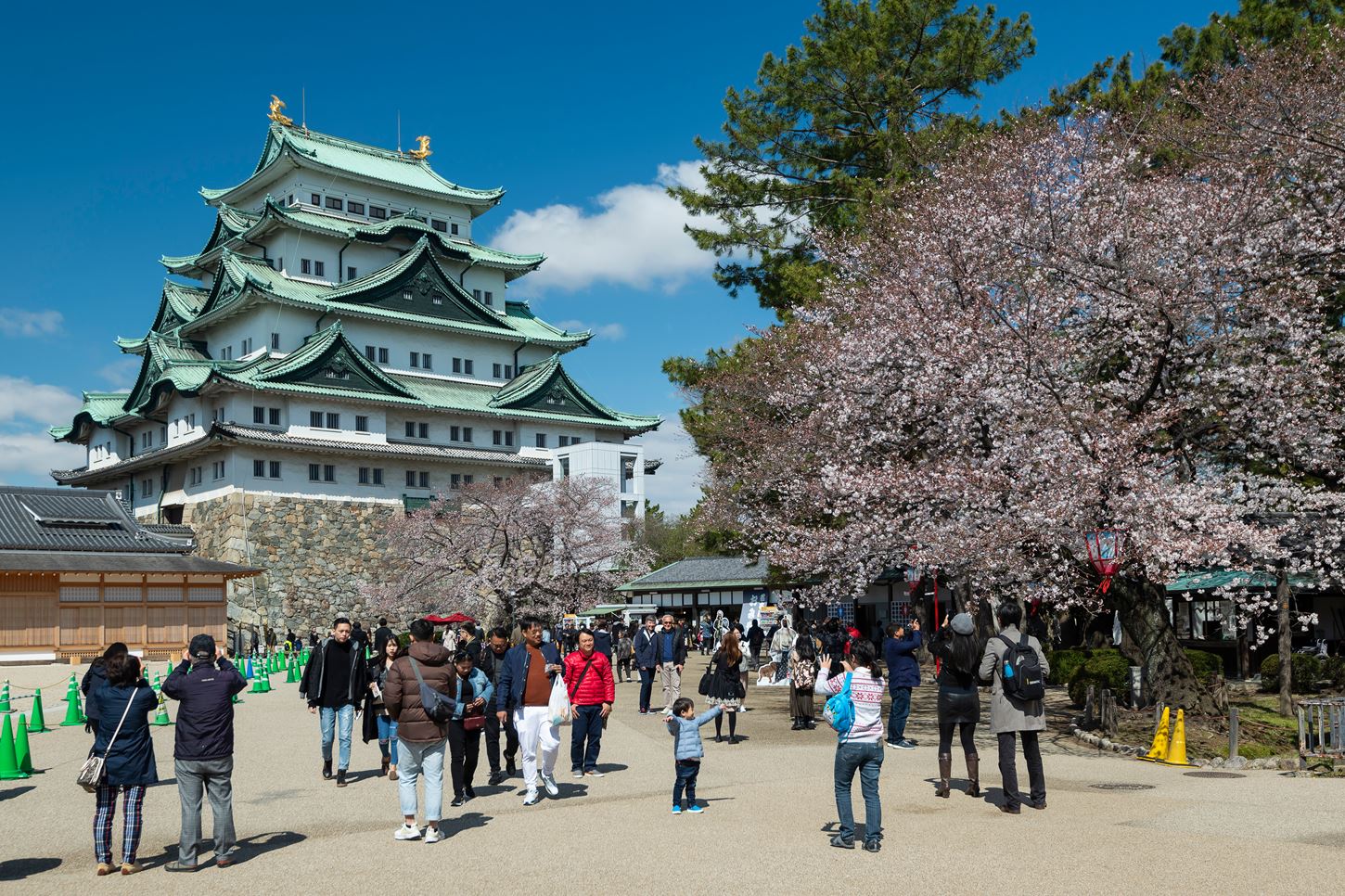 Sightseeing scenery that simply shows the weather in Nagoya in April2