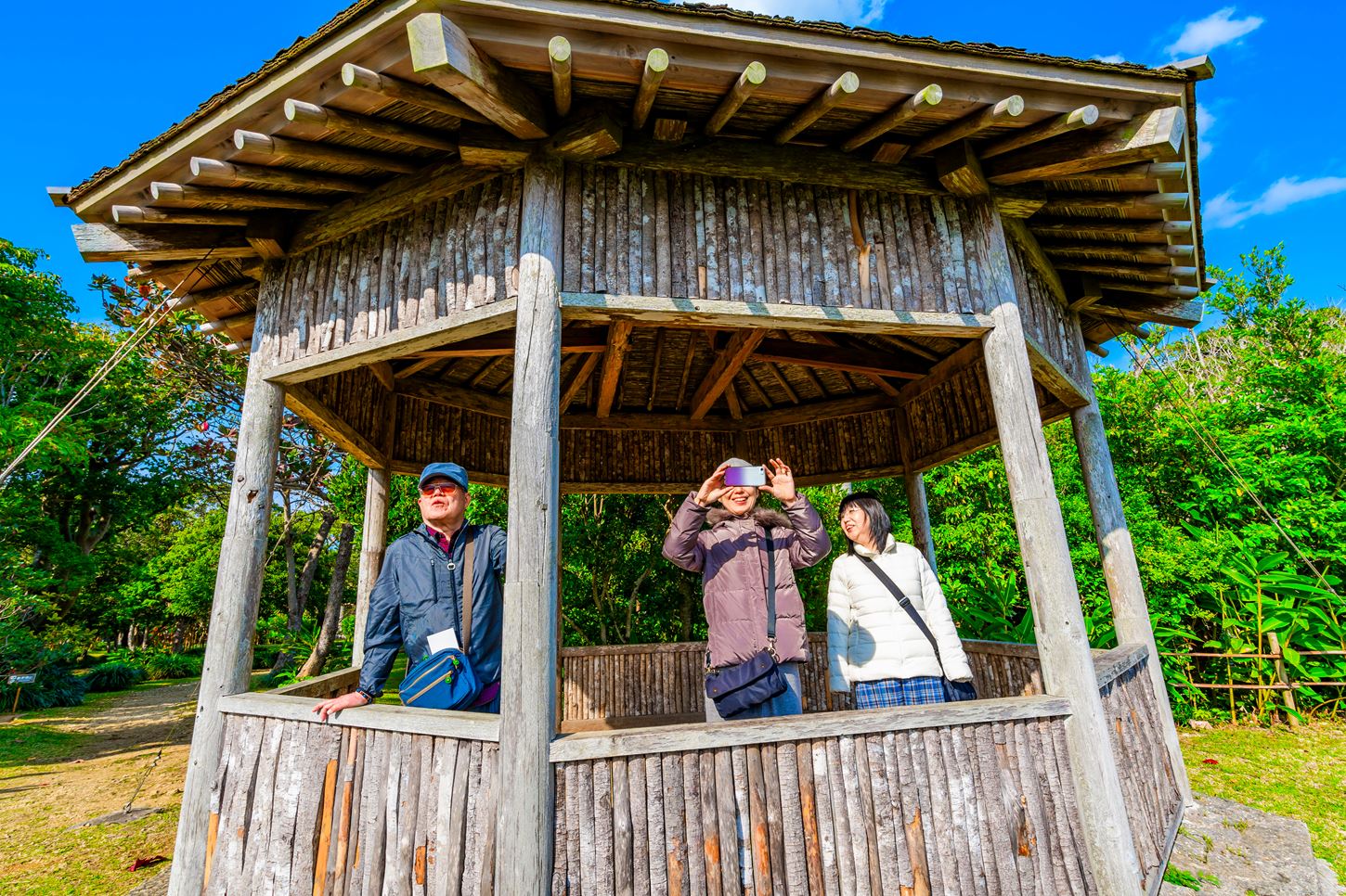 Sightseeing scenery that simply shows the weather and clothes in Okinawa in February3