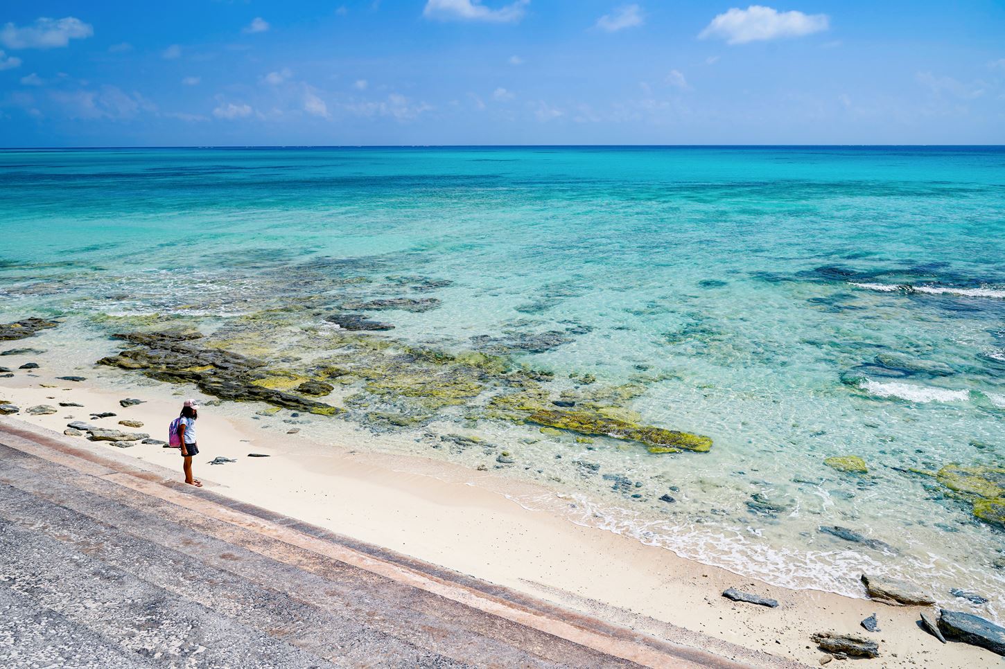 Sightseeing scenery that simply shows the weather and clothes in Okinawa in September4