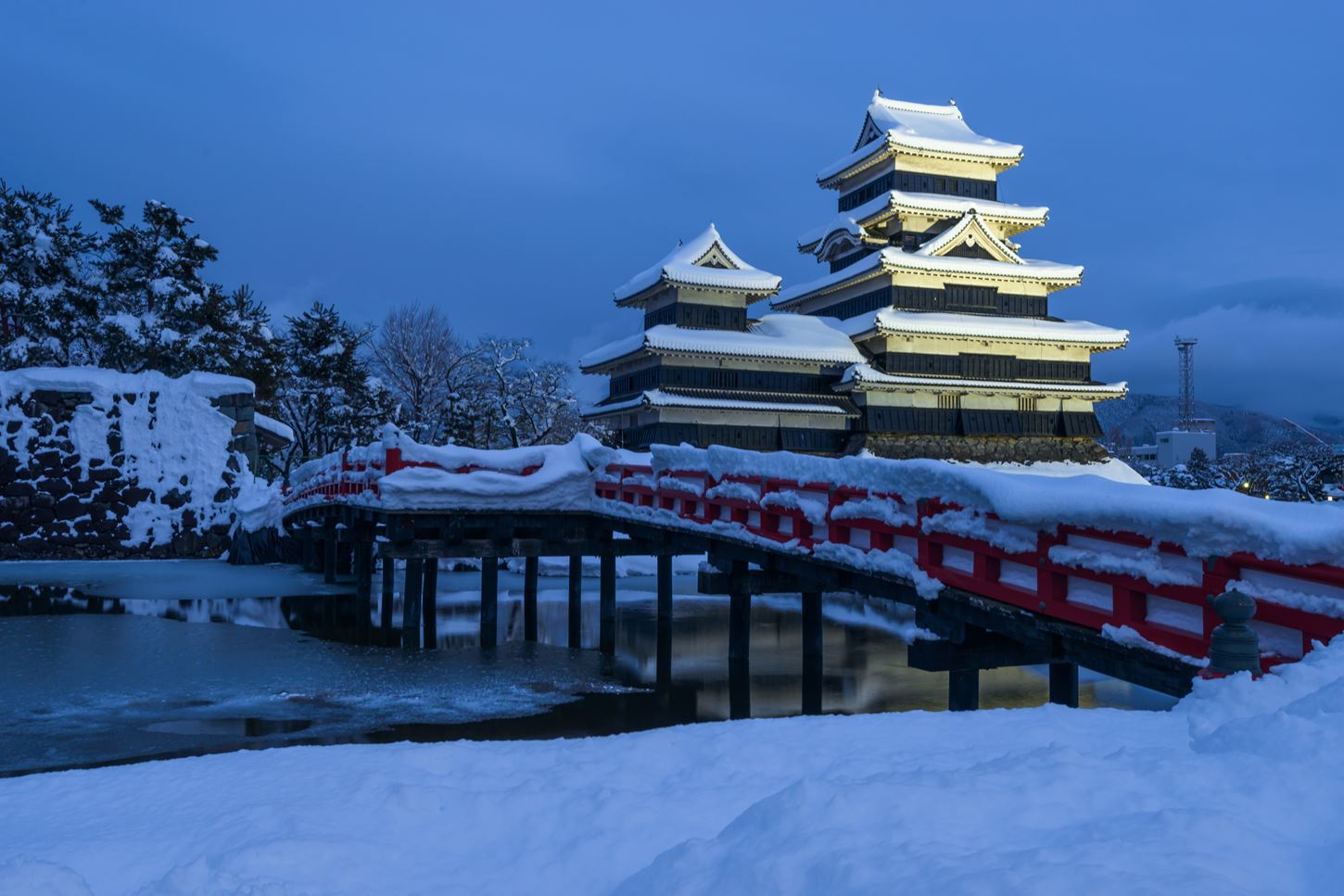 Matsumoto Castle in Winter at Twilight Scene on February Although snowfall in the basin is less than in mountainous areas, it can still be covered in white by heavy snowfall = Shutterstock