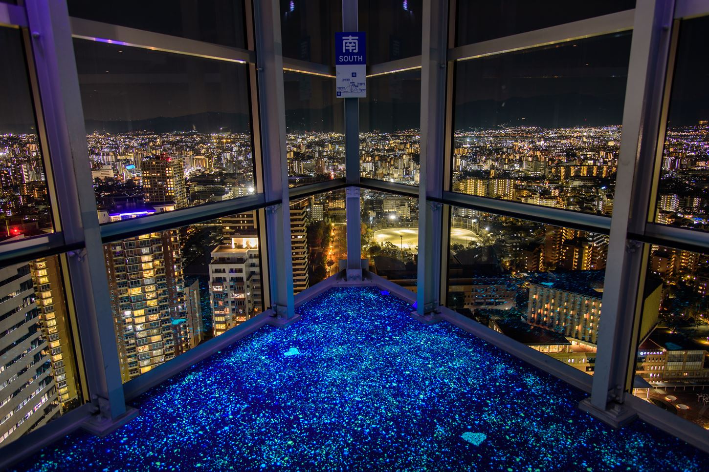 Scene from Fukuoka Tower at night on 15 November 2015 in Fukuoka, Japan = Shutterstock