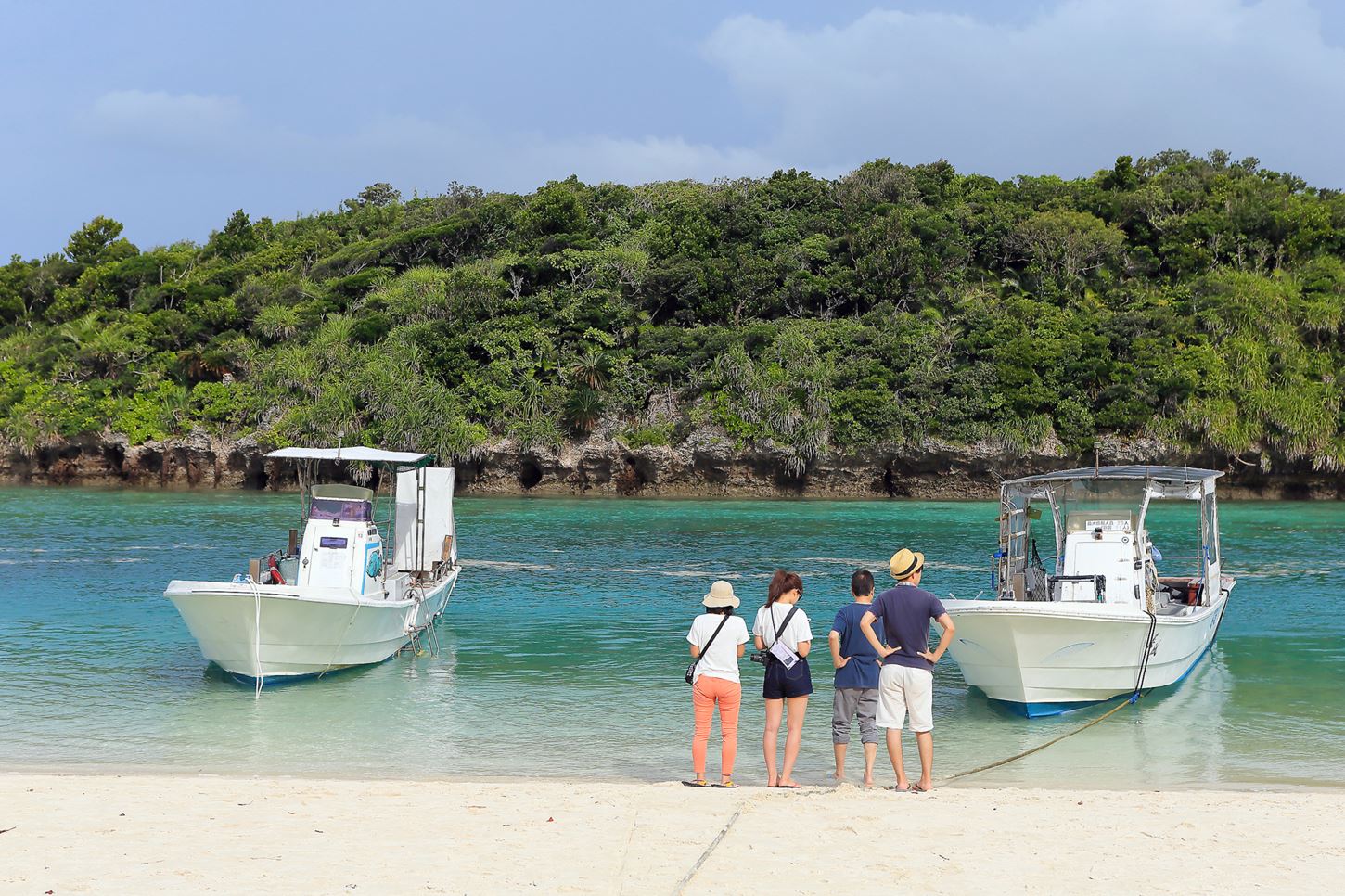 Sightseeing scenery that simply shows the weather and clothes in Okinawa in August2