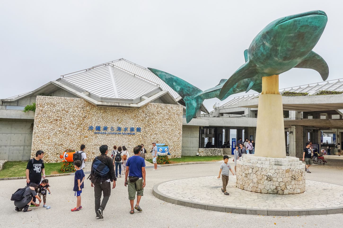 Sightseeing scenery that simply shows the weather and clothes in Okinawa in April3