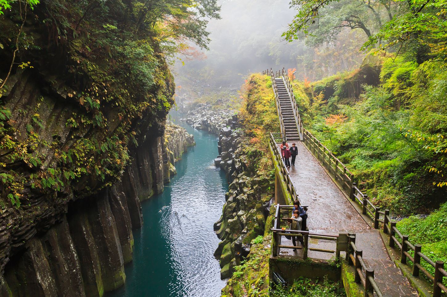 MIYAZAKI,JAPAN-NOVEMBER 13,2017 : Travelers walking at takachiho gorge in Leaves color change season = Shutterstock