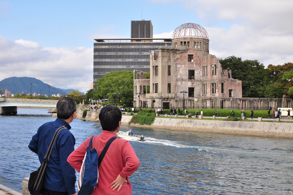 Sightseeing scenery that simply shows the weather and clothes in Hiroshima in October3